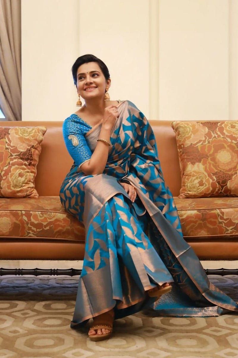 Soft Lichi Silk Saree with All-Over Jacquard Work & Heavy Brocade Blouse