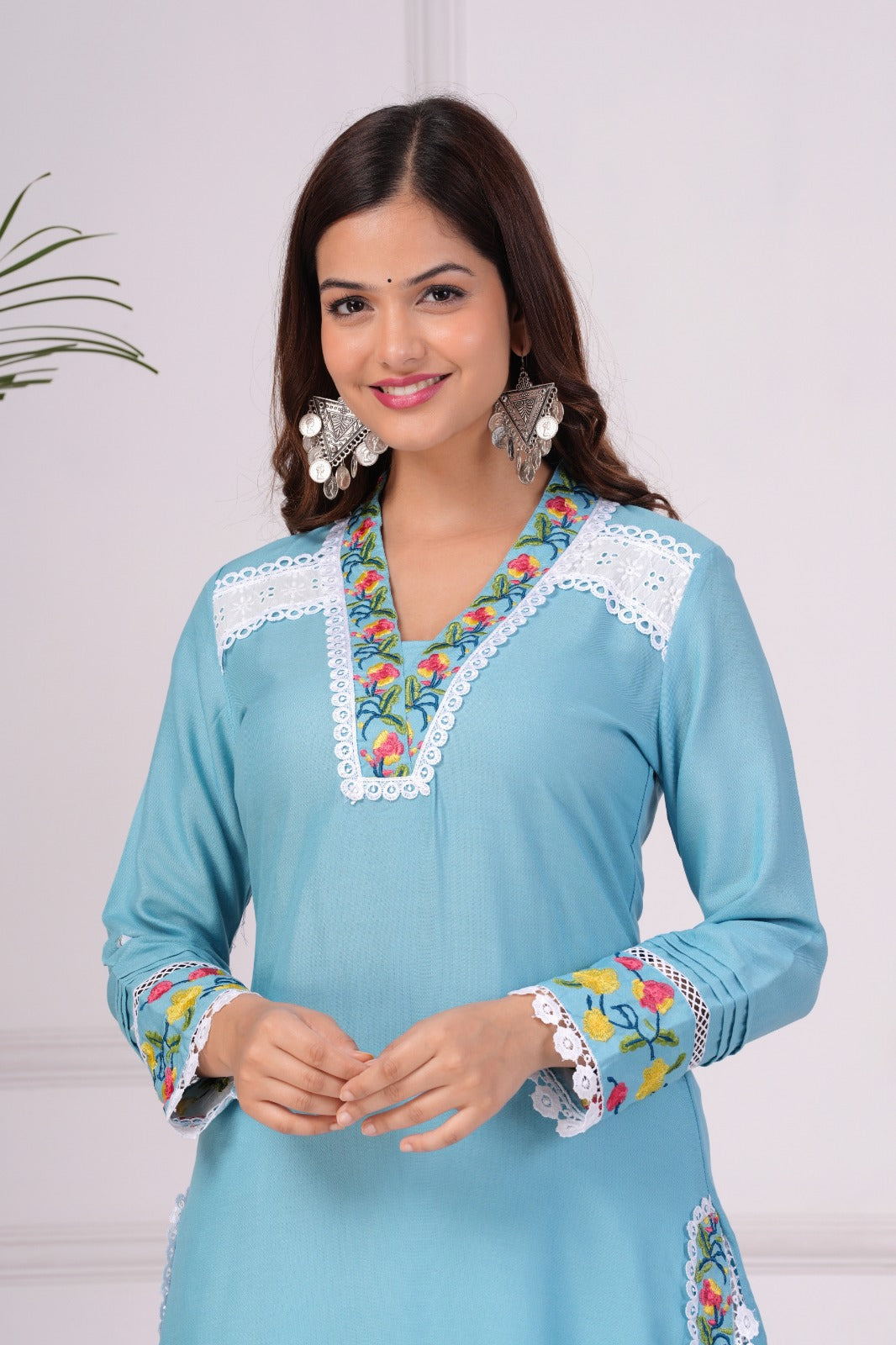 Embroidered Kurta and Pant Set (Moonstone Blue)