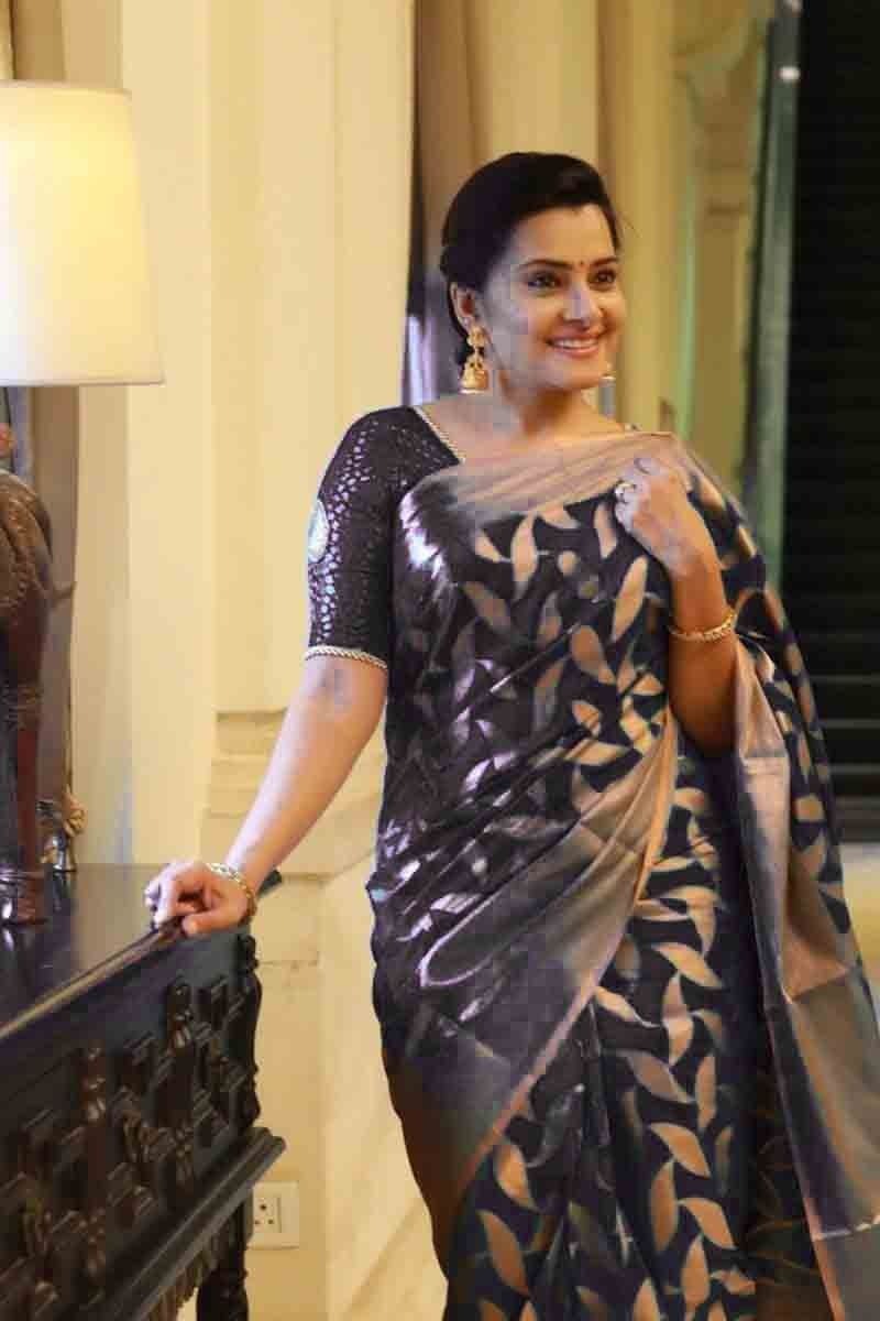 Soft Lichi Silk Saree with All-Over Jacquard Work & Heavy Brocade Blouse