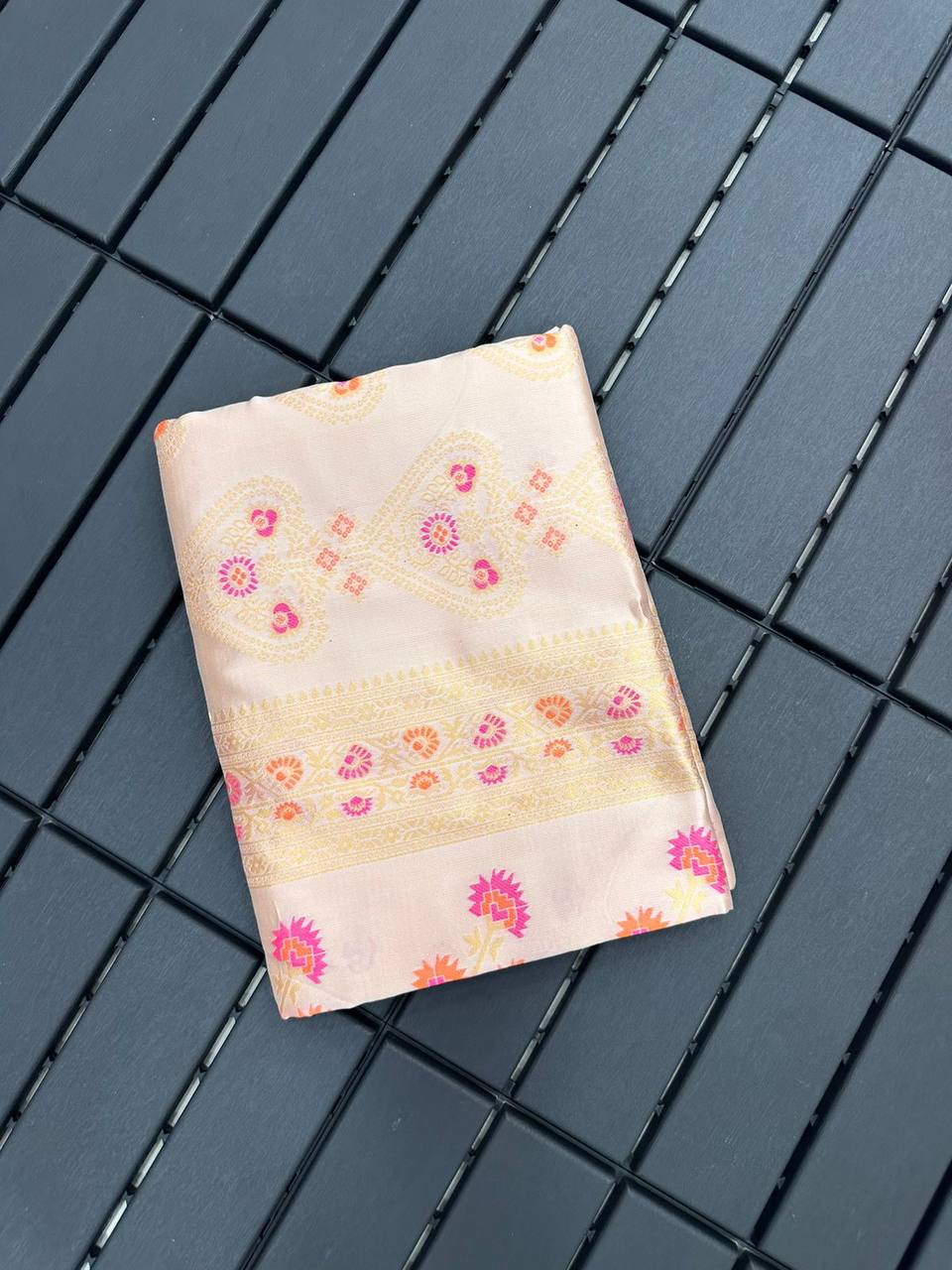 Easy-Drape Lichi Silk Saree with Banarasi Motifs