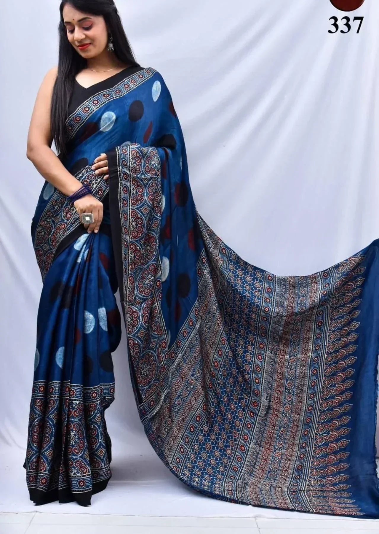 Soft Muslin Cotton Digital Print Saree With Tassel Pallu – Unstitched Blouse