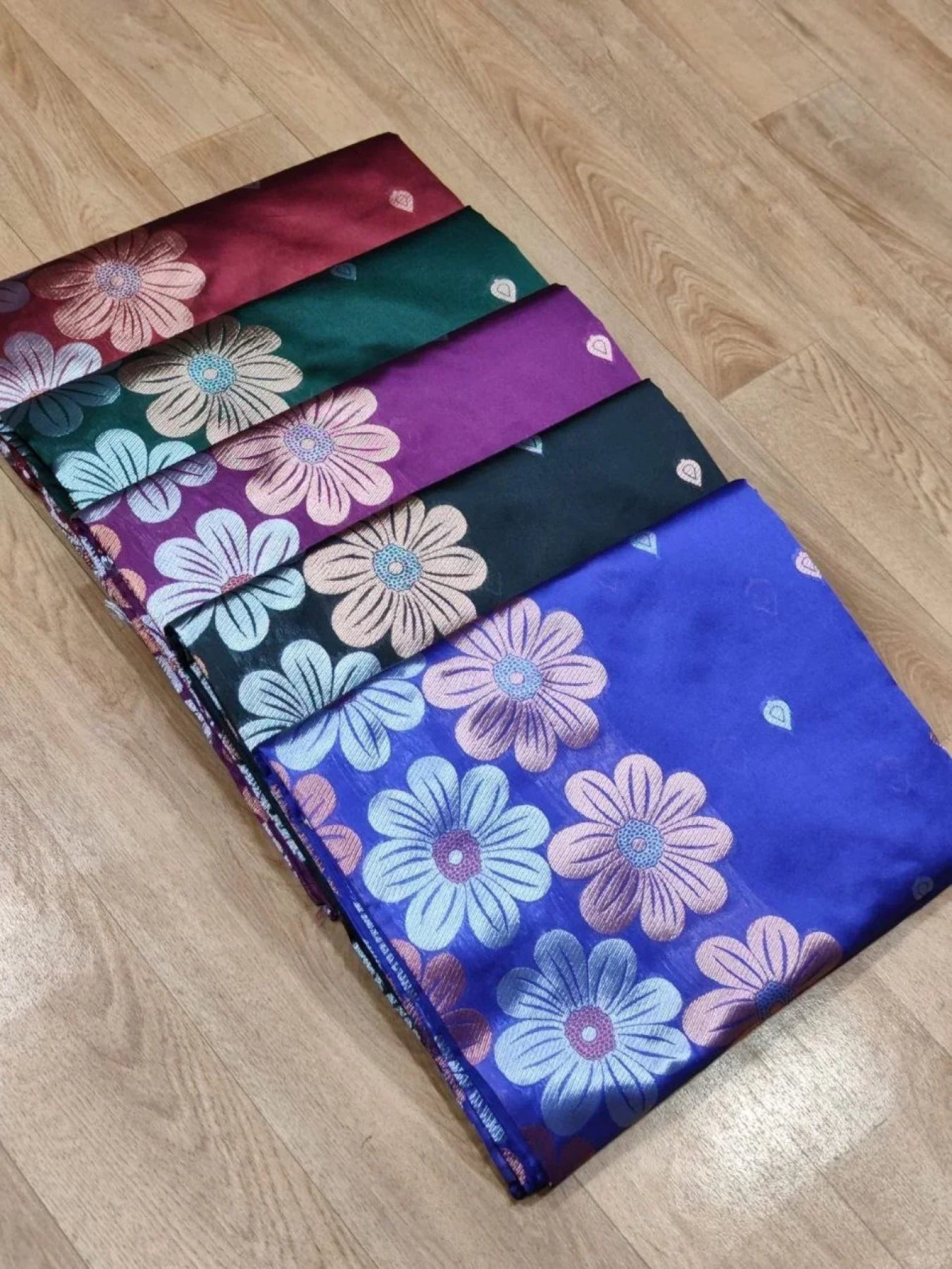 Stunning Soft Lichi Silk Saree With Rich Pallu & Jacquard Blouse