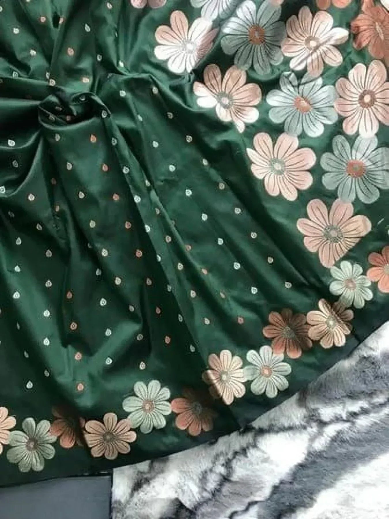 Stunning Soft Lichi Silk Saree With Rich Pallu & Jacquard Blouse